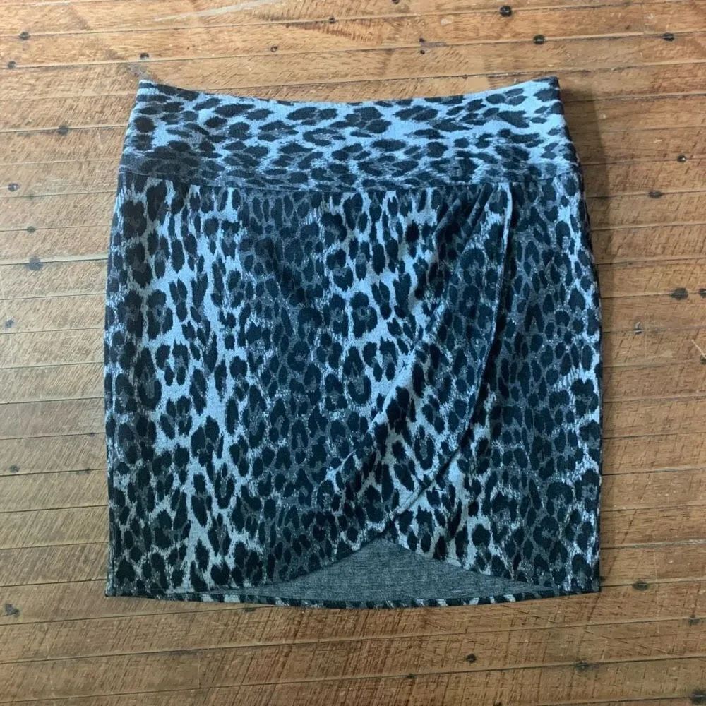 Lane Bryant black & gray cheetah print knit faux wrap 18 pencil skirt